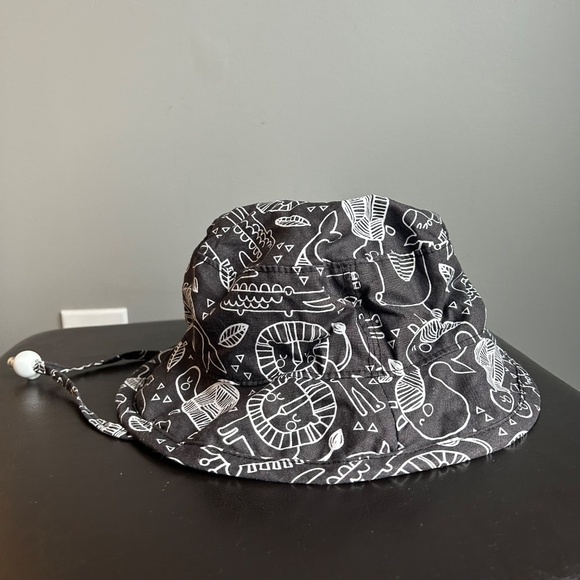 Puffin Gear Black & White Animal Print UPF 50 Bucket Style Sun Hat - Picture 4 of 13